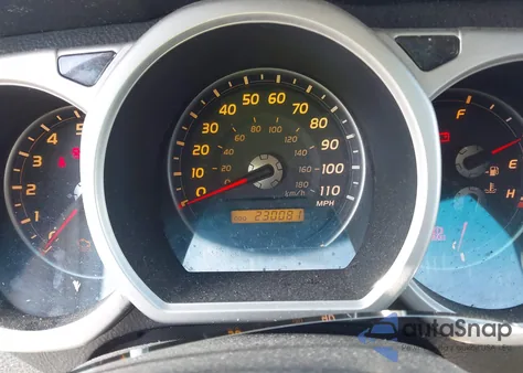 2004 Toyota 4Runner Limited V8 z USA, uszkodzony, nr VIN JTEBT17R848012992